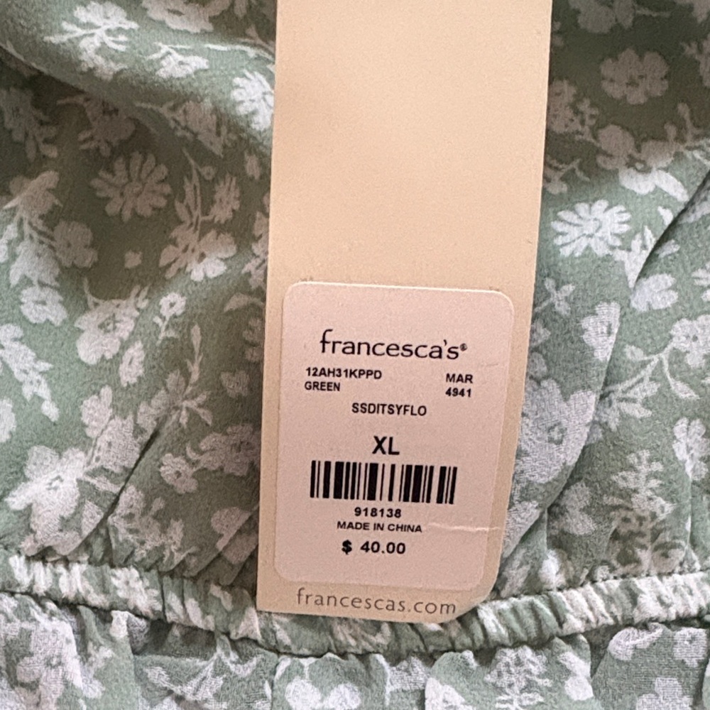 Francesca’s NWT floral top - Picture 8 of 8